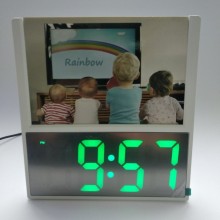 Электронные настольные и настенные цифровые часы DS 6608 LED светящиеся светодиодные с зеленой подсветкой и фоторамкой будильник Белые Электронные настольные и настенные цифровые часы DS 6608 LED светящиеся светодиодные с зеленой подсветкой и фоторамкой будильник Белые
