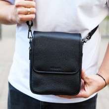 Чоловіча сумка барсетка через плече TD-57951 чорна 17.5×22×6 — стильний нагрудний месенджер з натуральної шкіри Чоловіча сумка барсетка через плече TD-57951 чорна 17.5×22×6 — стильний нагрудний месенджер з натуральної шкіри