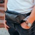 Компактная мужская бананка из натуральной кожи Tidin Bag 16431 черная, поясная сумка для телефона 24×12×8 см